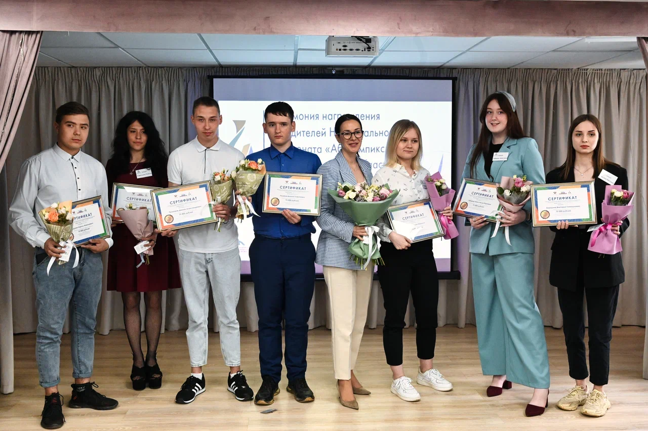 В Хотьково победители VI Национального чемпионата «Абилимпикс» получили сертификаты на дополнительное образование и приобретение технических средств реабилитации