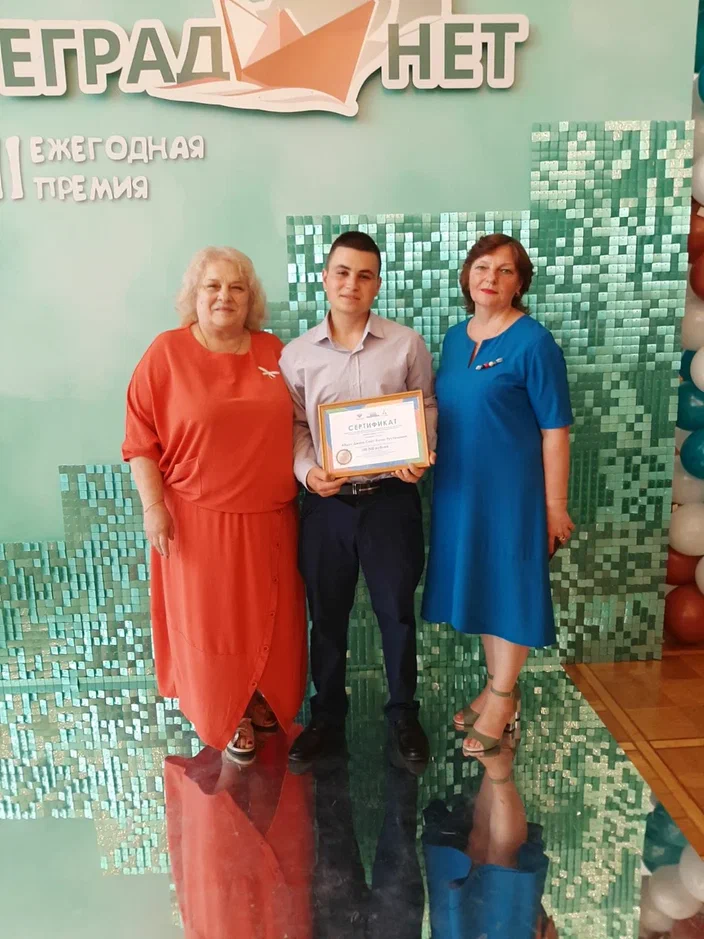 В Симферополе победитель VI Национального чемпионата «Абилимпикс» получил сертификат на дополнительное образование и приобретение технических средств реабилитации
