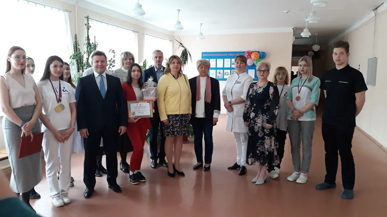 В Пскове победители VI Национального чемпионата «Абилимпикс» получили сертификаты на дополнительное образование и приобретение технических средств реабилитации