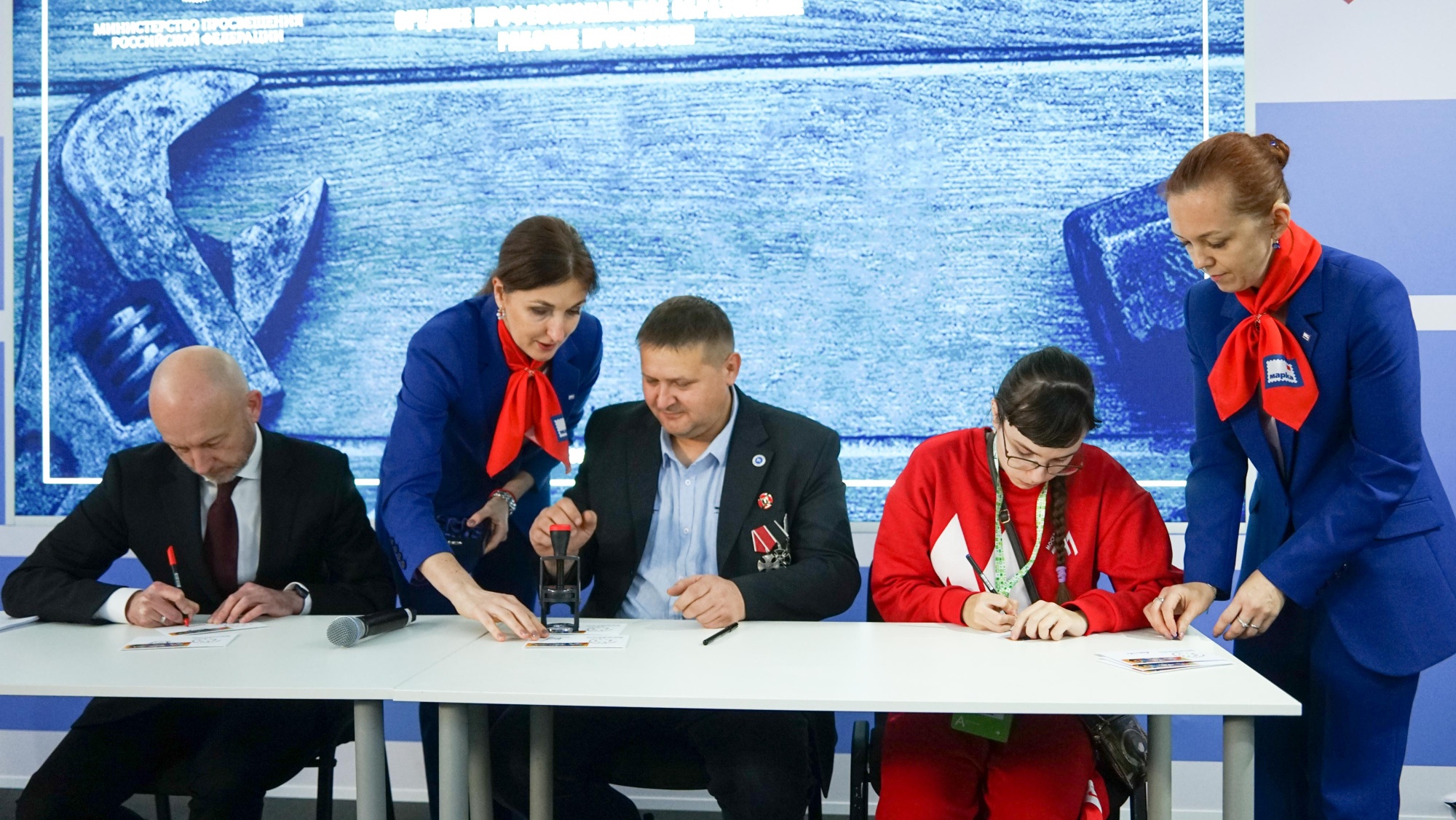 Церемония гашения марок серии «Рабочие профессии» состоялась в Москве