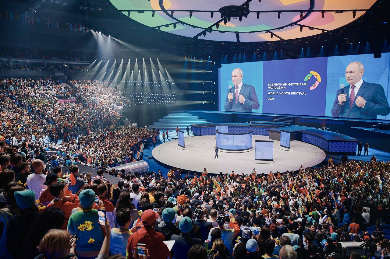 Владимир Путин завершил Всемирный фестиваль молодежи